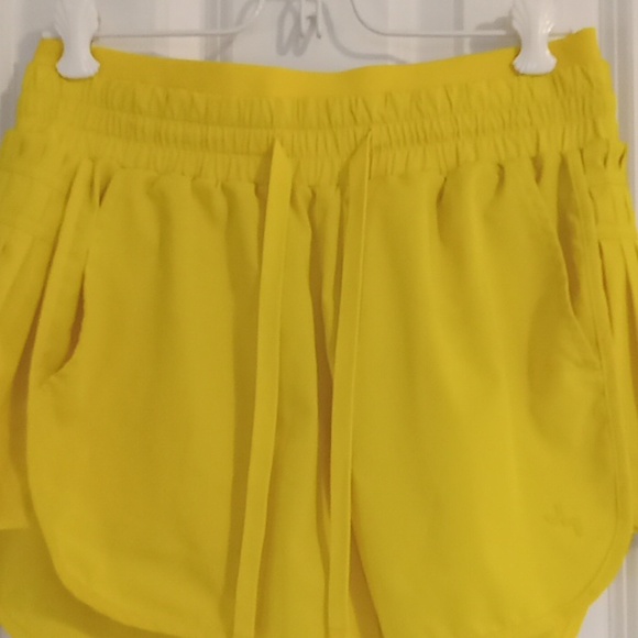 Yellow Women's Elastic Waist Pleated Hem Shorts - Picture 2 of 5